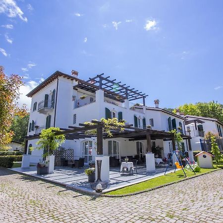 Residence Casa Bianca Marina di Massa Eksteriør bilde