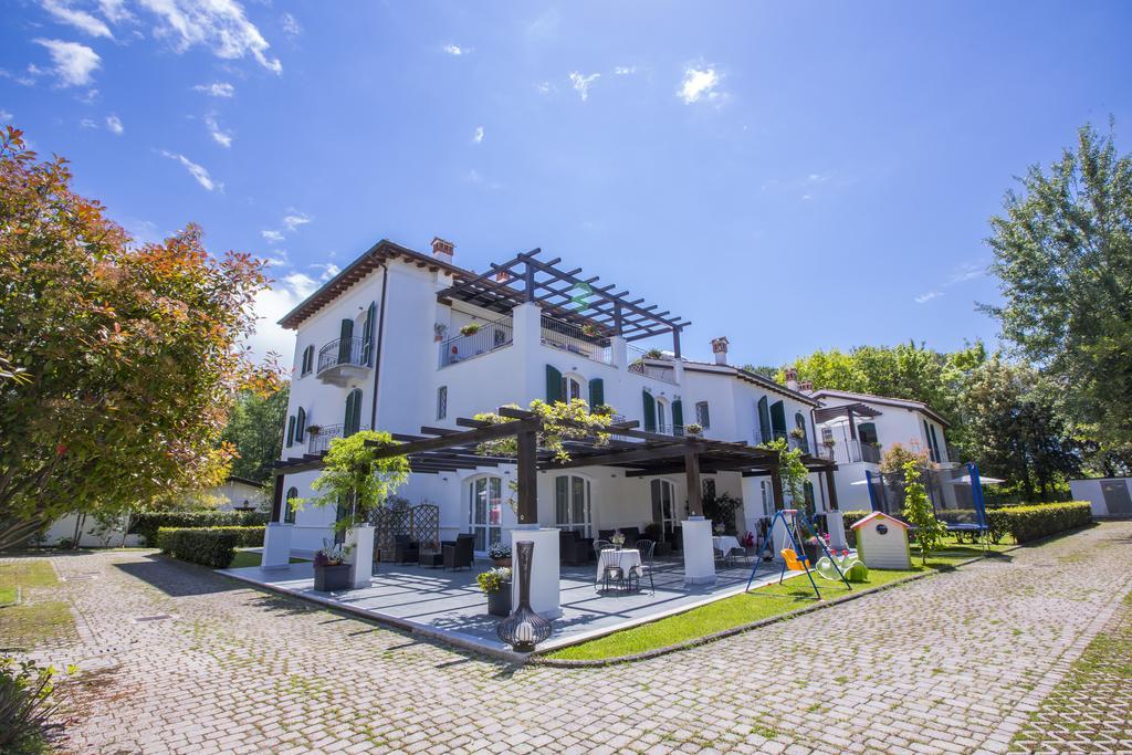 Residence Casa Bianca Marina di Massa Eksteriør bilde
