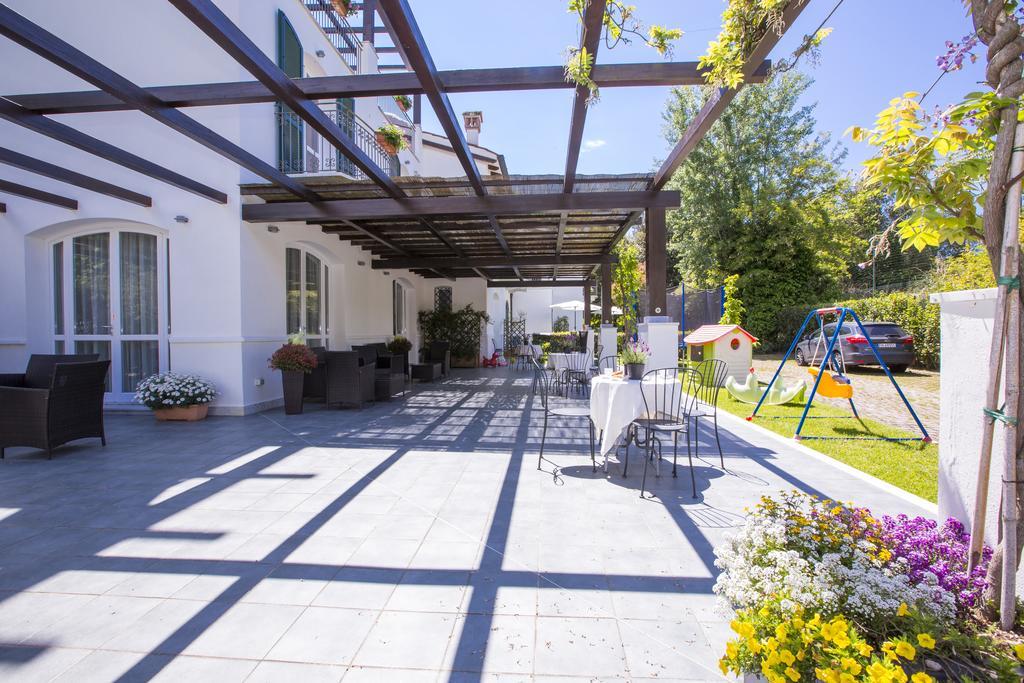 Residence Casa Bianca Marina di Massa Eksteriør bilde