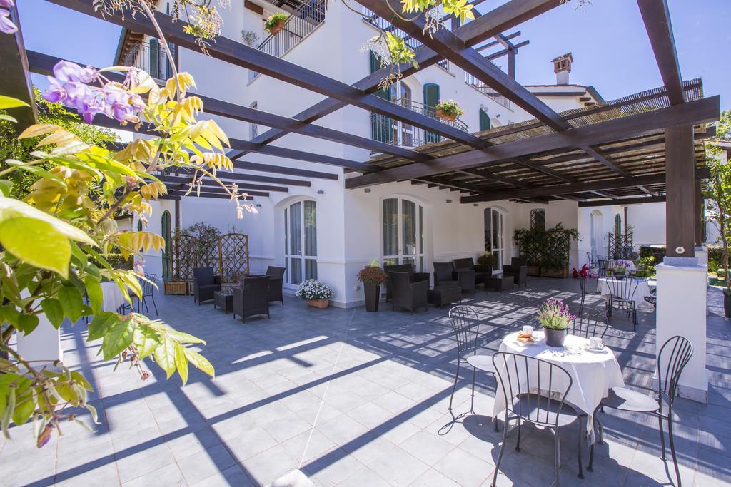 Residence Casa Bianca Marina di Massa Eksteriør bilde