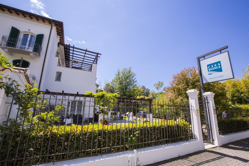 Residence Casa Bianca Marina di Massa Eksteriør bilde